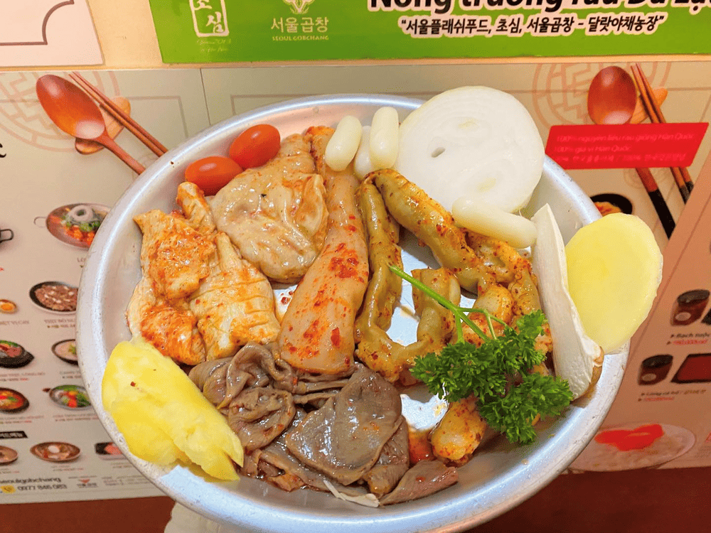 Seocho BBQ nổi bật với công thức sốt độc quyền chuẩn vị Hàn và đa dạng loại panchan ăn kèm (Nguồn: Nhà hàng Seocho BBQ)